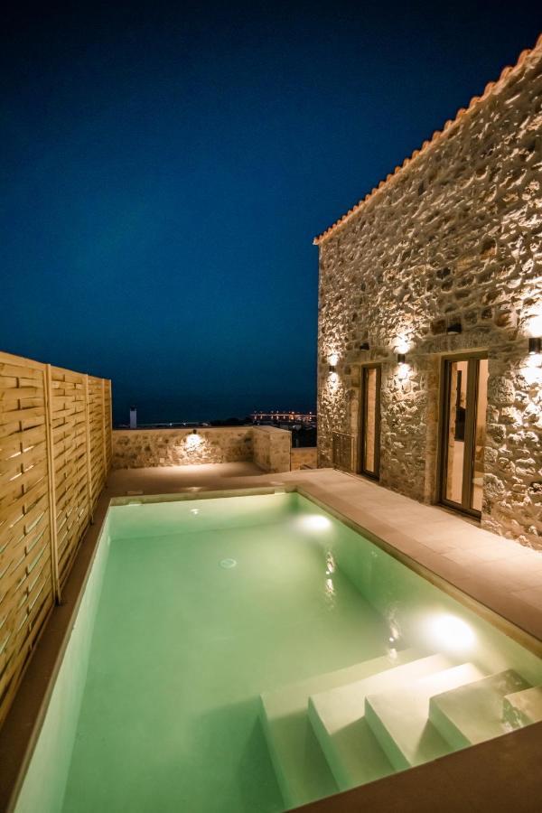 Mani Luxury Suites And Studios In Gytheio With Private Pools ภายนอก รูปภาพ