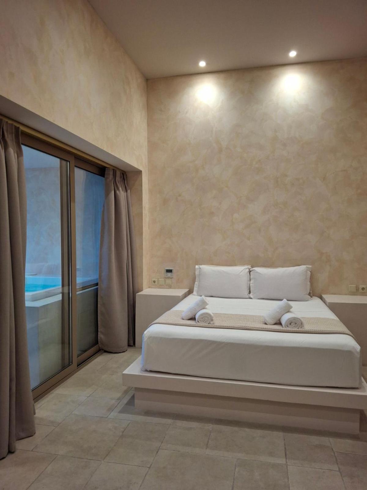 Mani Luxury Suites And Studios In Gytheio With Private Pools ภายนอก รูปภาพ